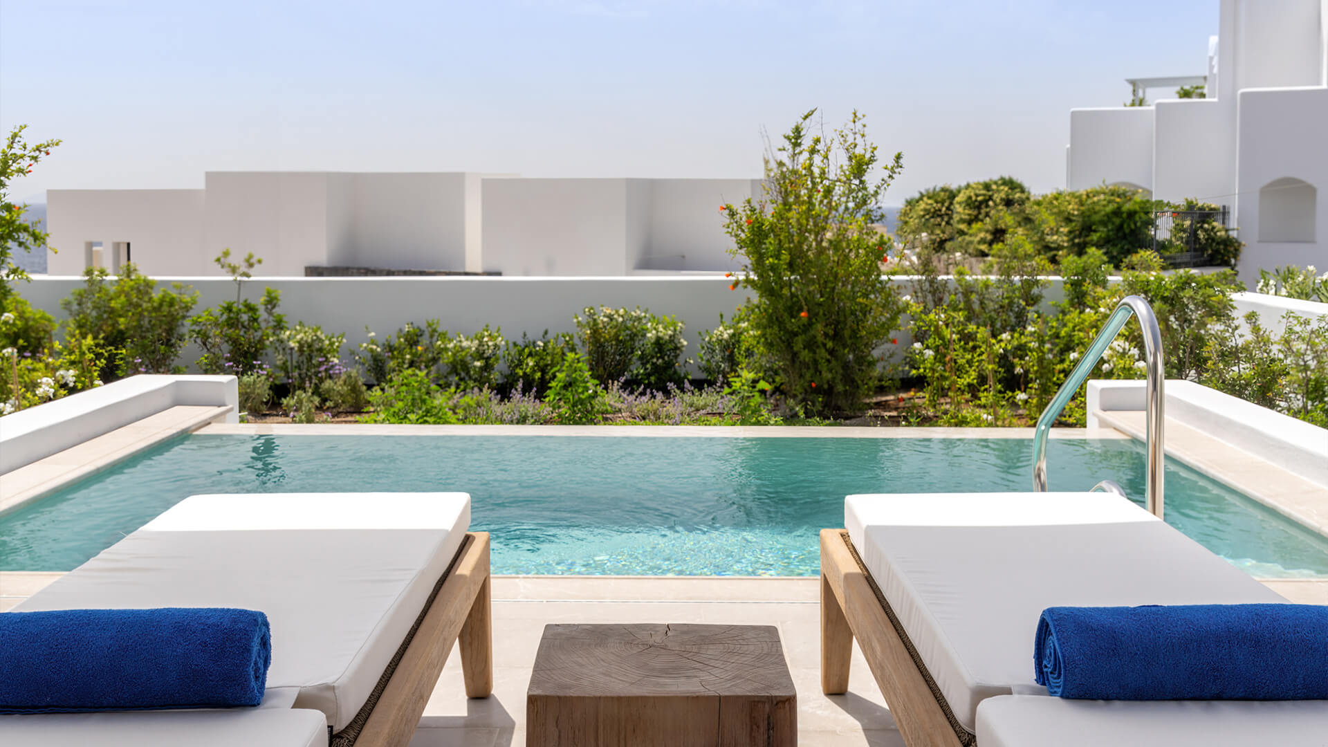 Gallery DELUXE RESORT SUITE WITH POOL