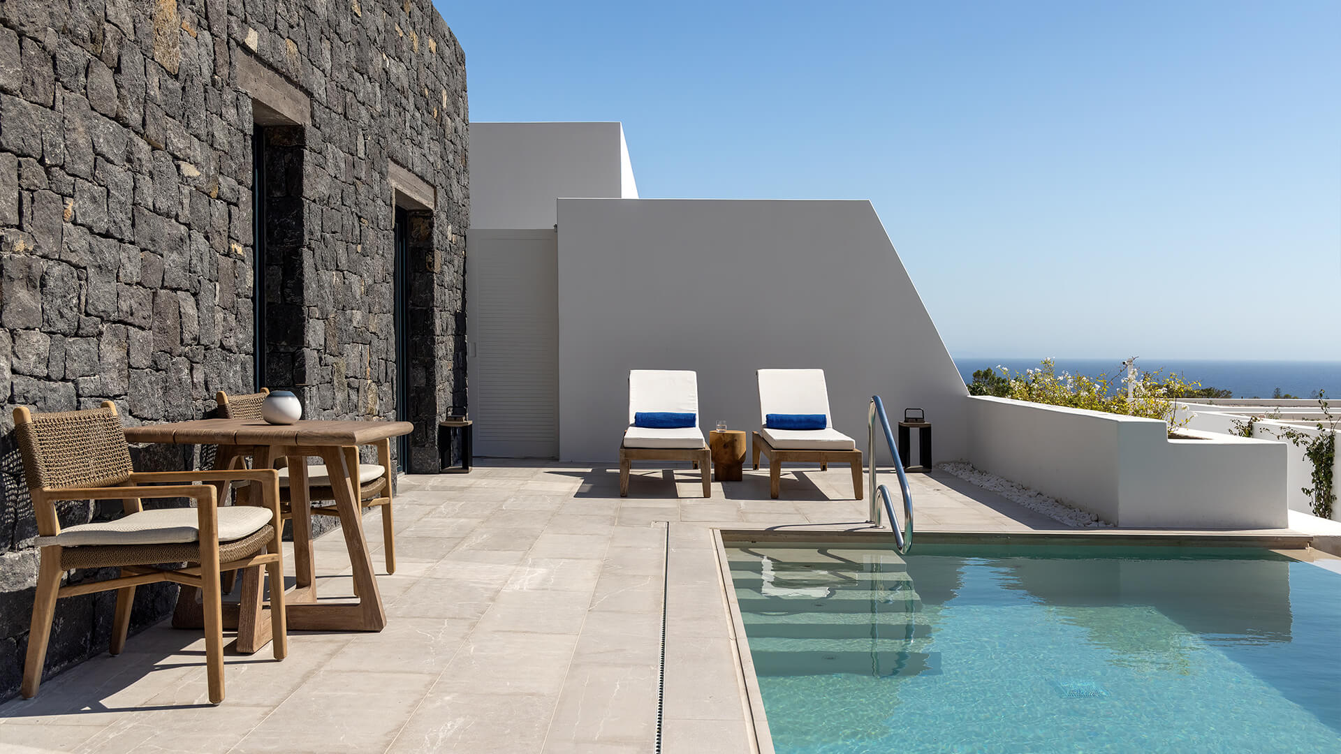 Gallery PREMIUM SEA VIEW SUITE WITH POOL