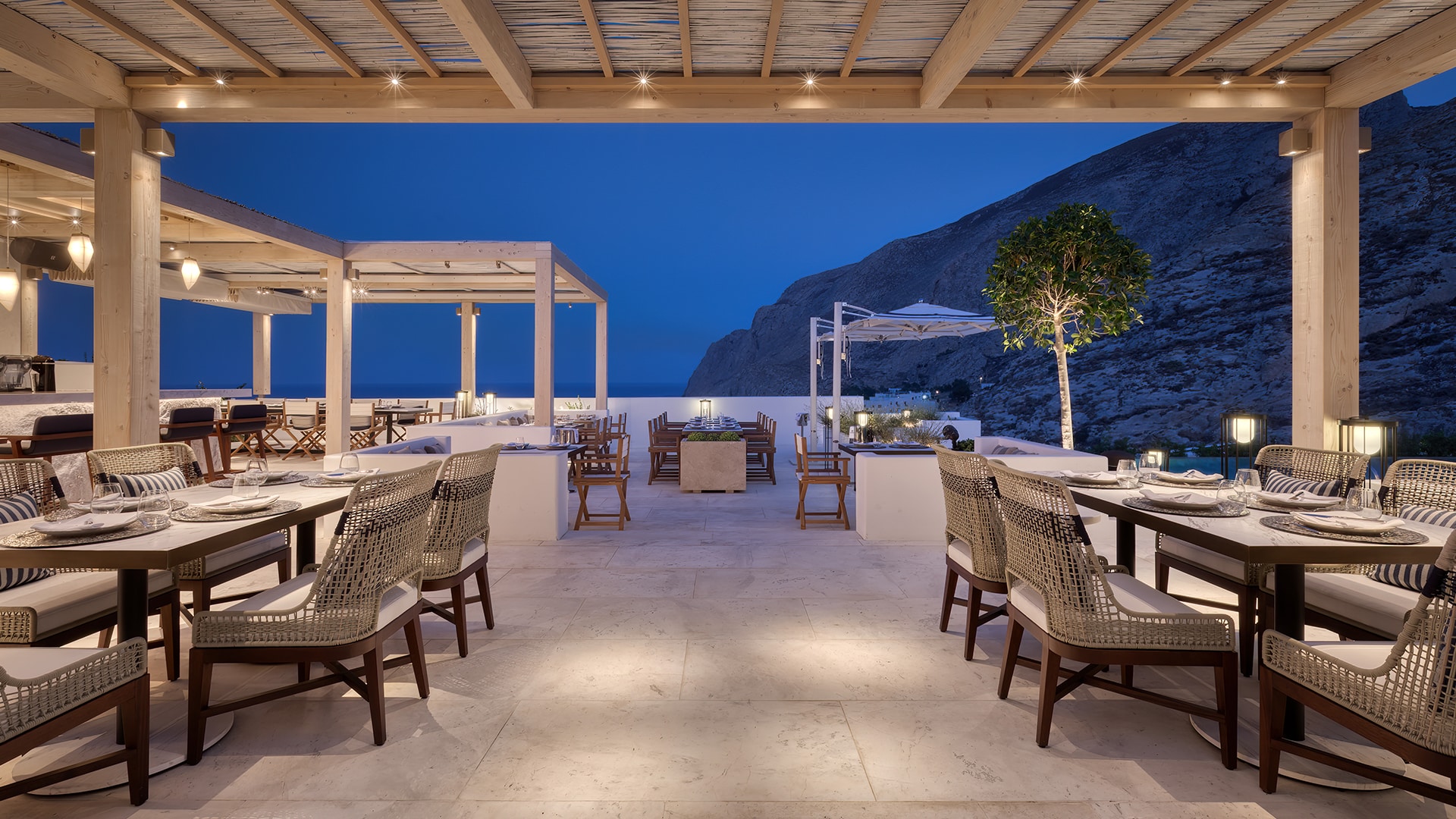 Sandblu nectar gallery l 0003 Apnea Restaurant night ambience Sandblu Resort 2