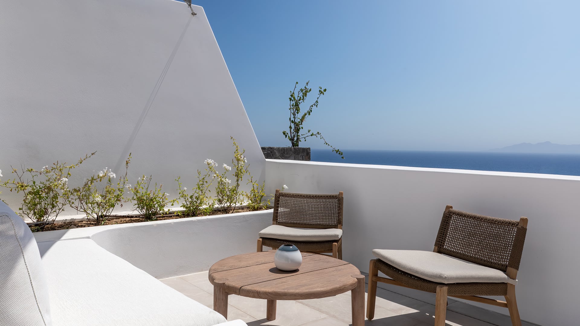 Sandblu rooms gallery l 0023 Premium Sea View Room Outdoor Terrace Detail 2