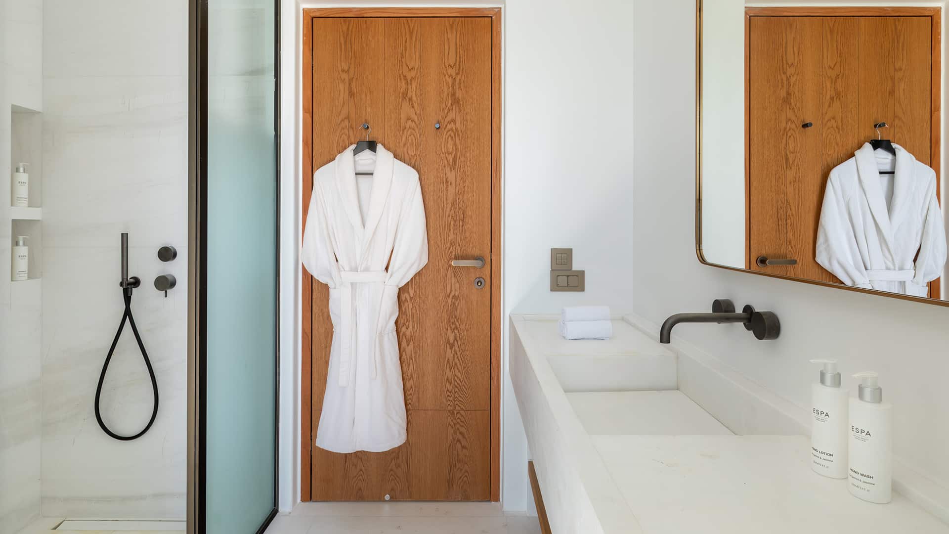 Sandblu suites gallery l 0008 Premium Sea View Suite with Pool Bathroom 2